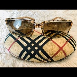 Burberry Sunglasses 🕶 🛍